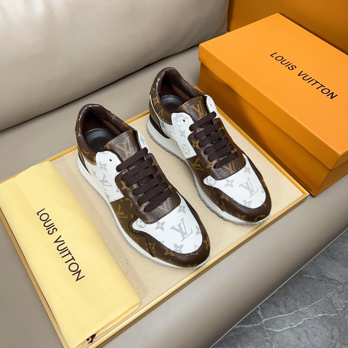 LV sneaker 1825052220
