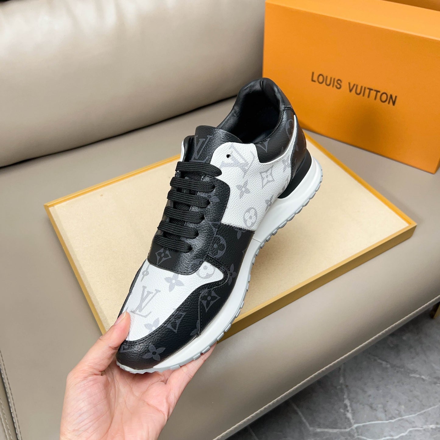 LV sneaker 1825052220
