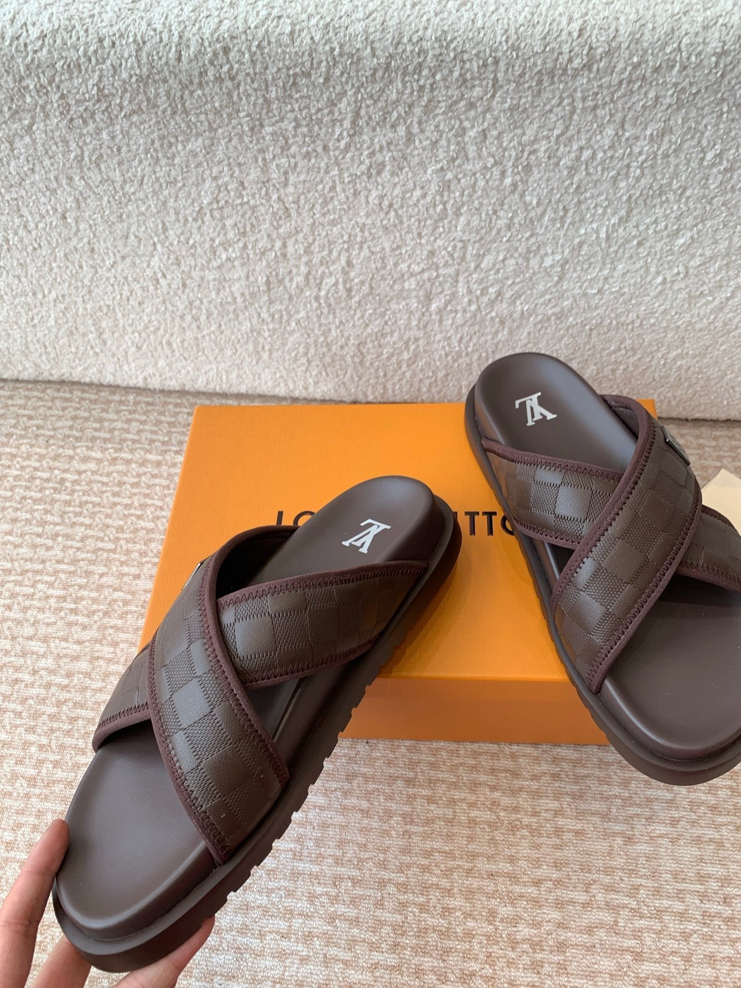 LV Beach slippers 1825052202