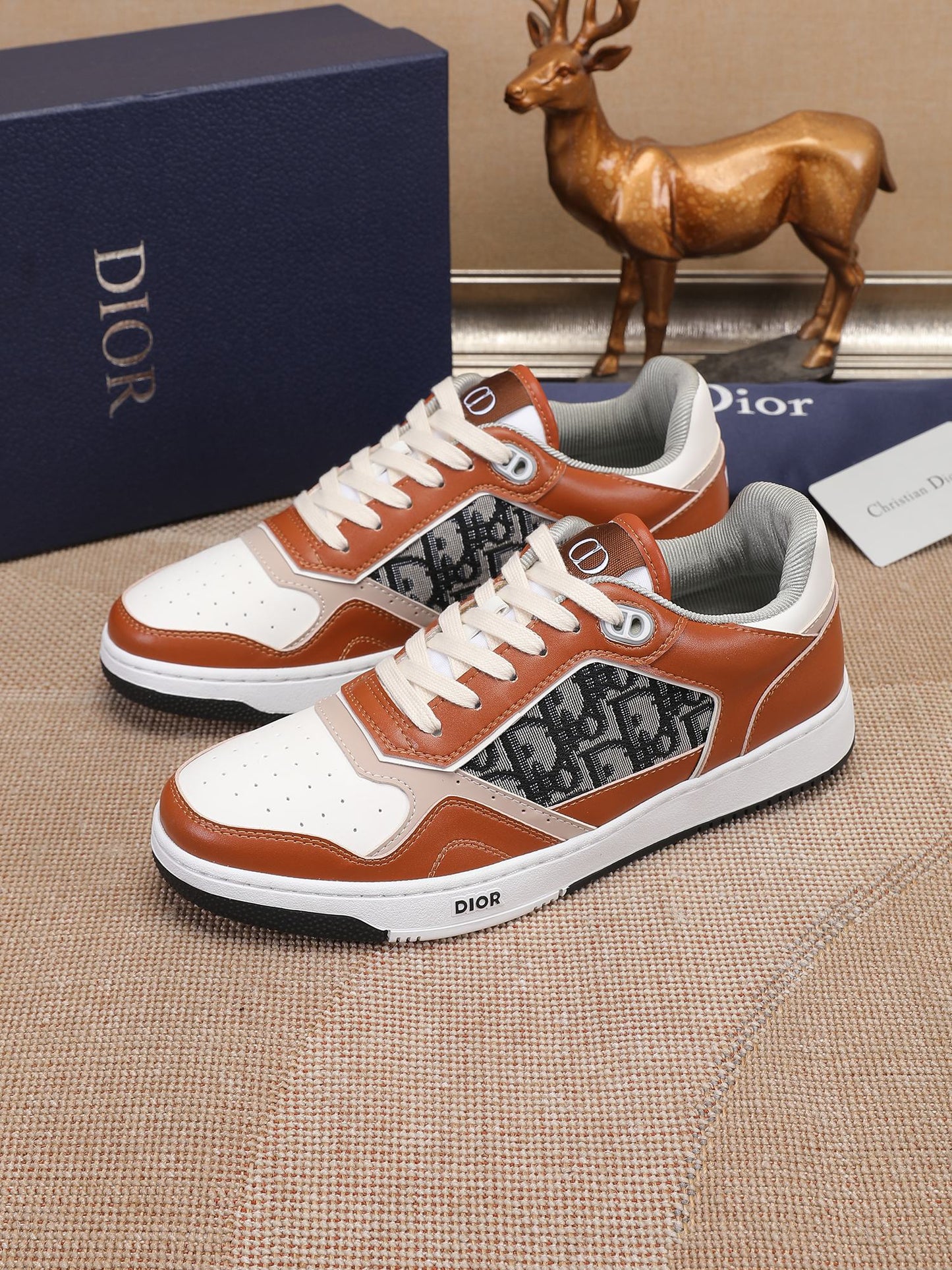 CD B27 Low Top Oblique Sneaker 1825052703