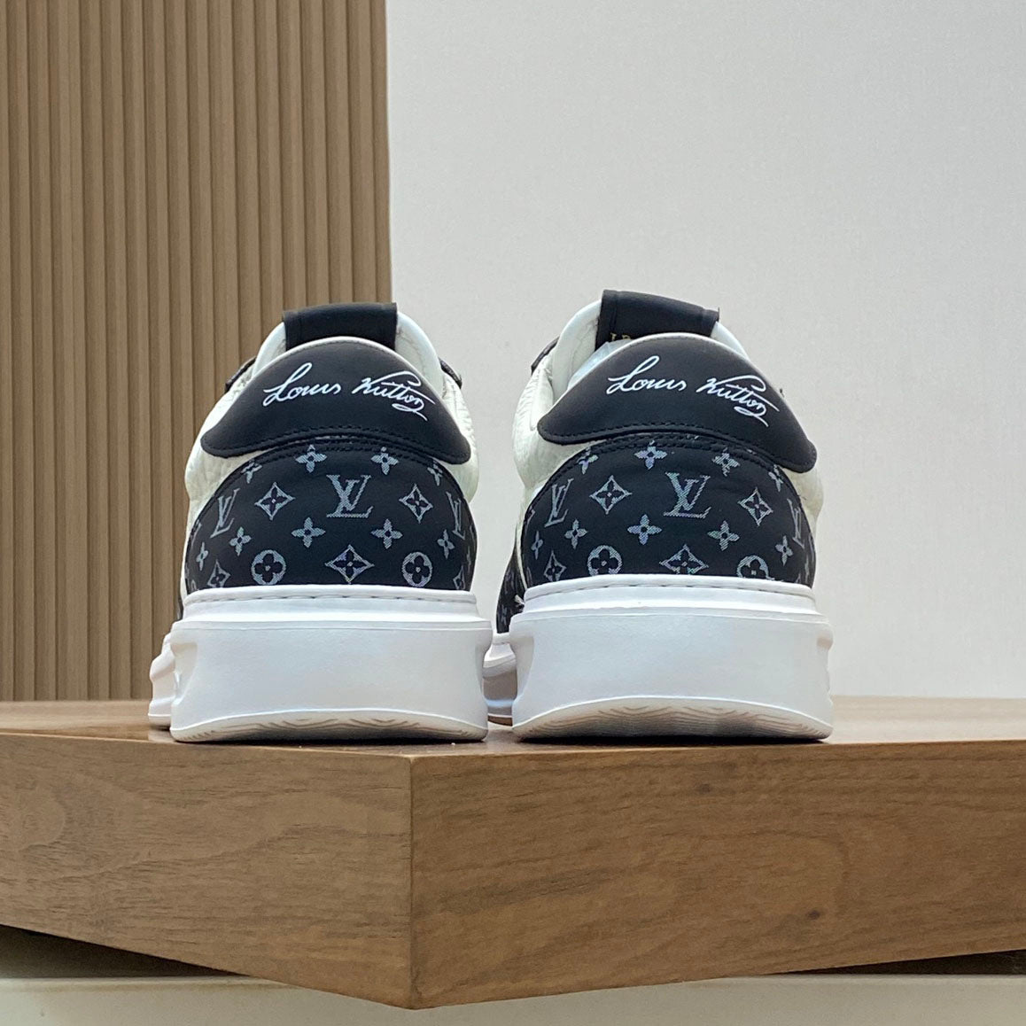LV Sneaker 1825052109