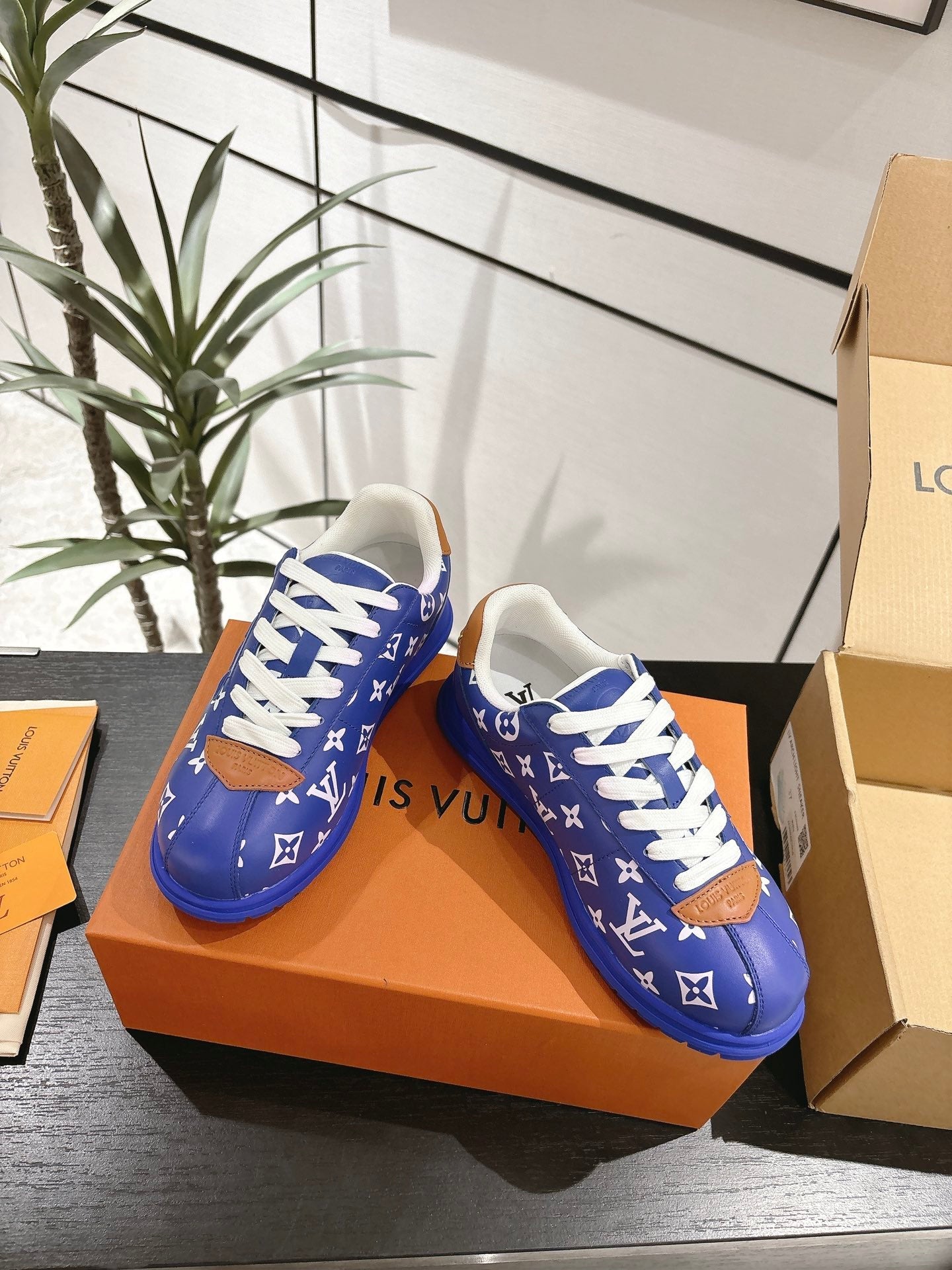 LV Sneaker 1825060605