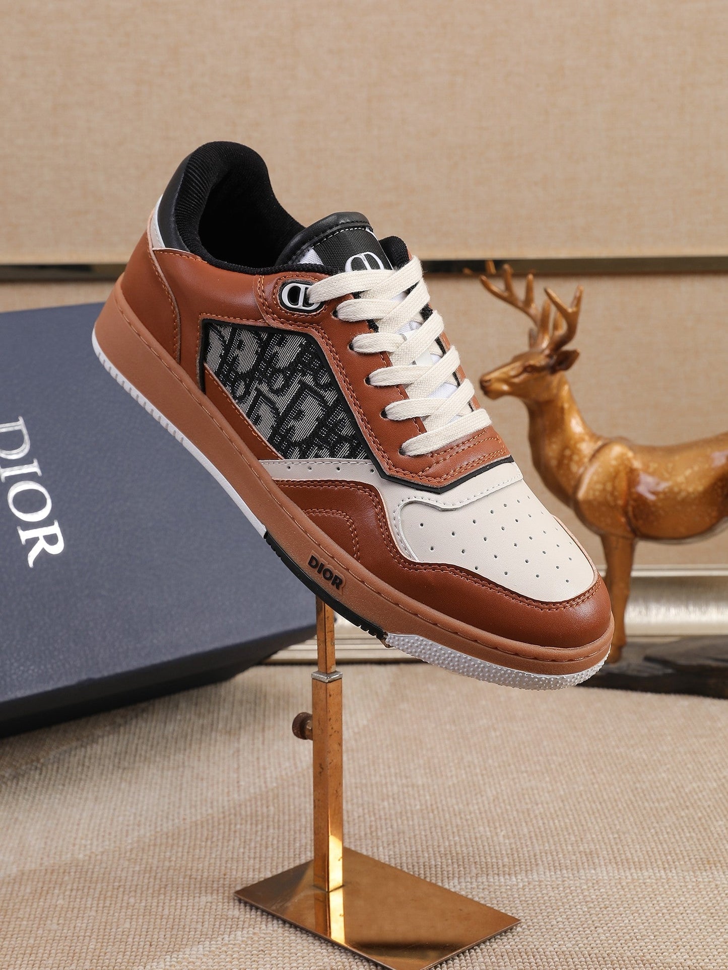 CD B27 Low Top Oblique Sneaker 1825052703