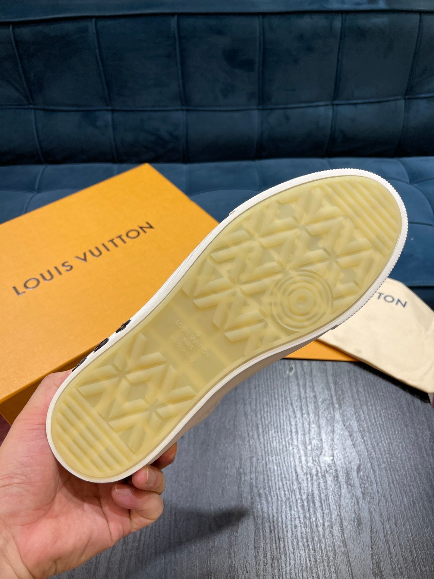 LV Embossed sneaker 1825052110