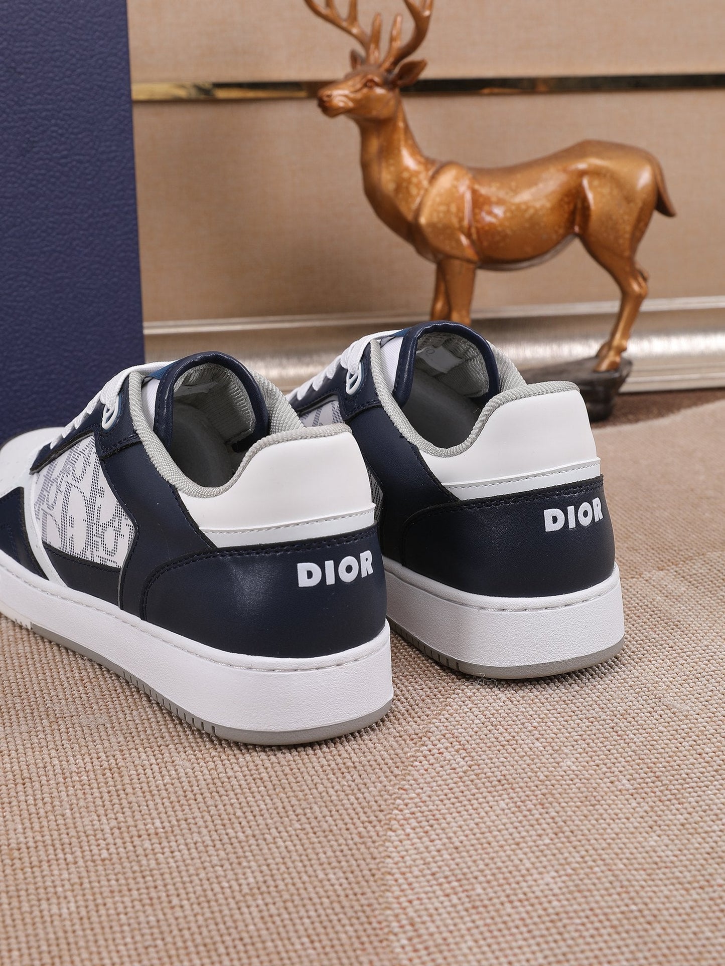 CD B27 Low Top Oblique Sneaker 1825052704