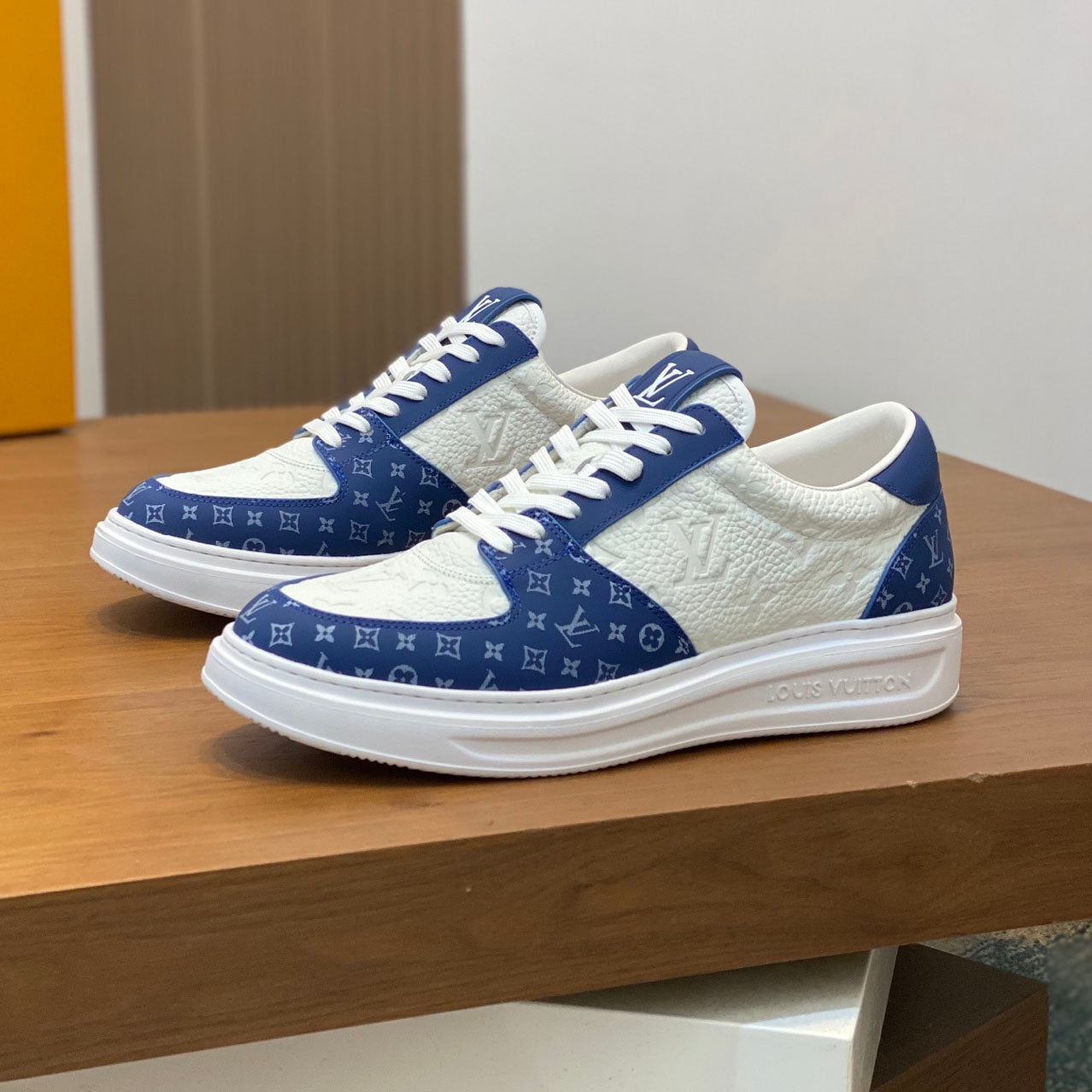 LV Sneaker 1825052109