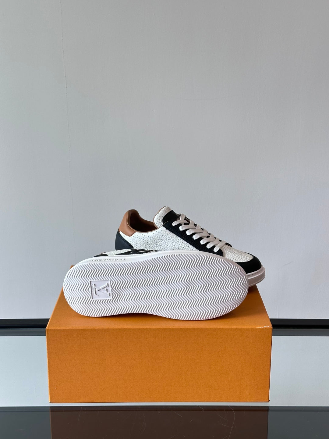 LV  Beverly Hills Breathable Sneaker 1825052107