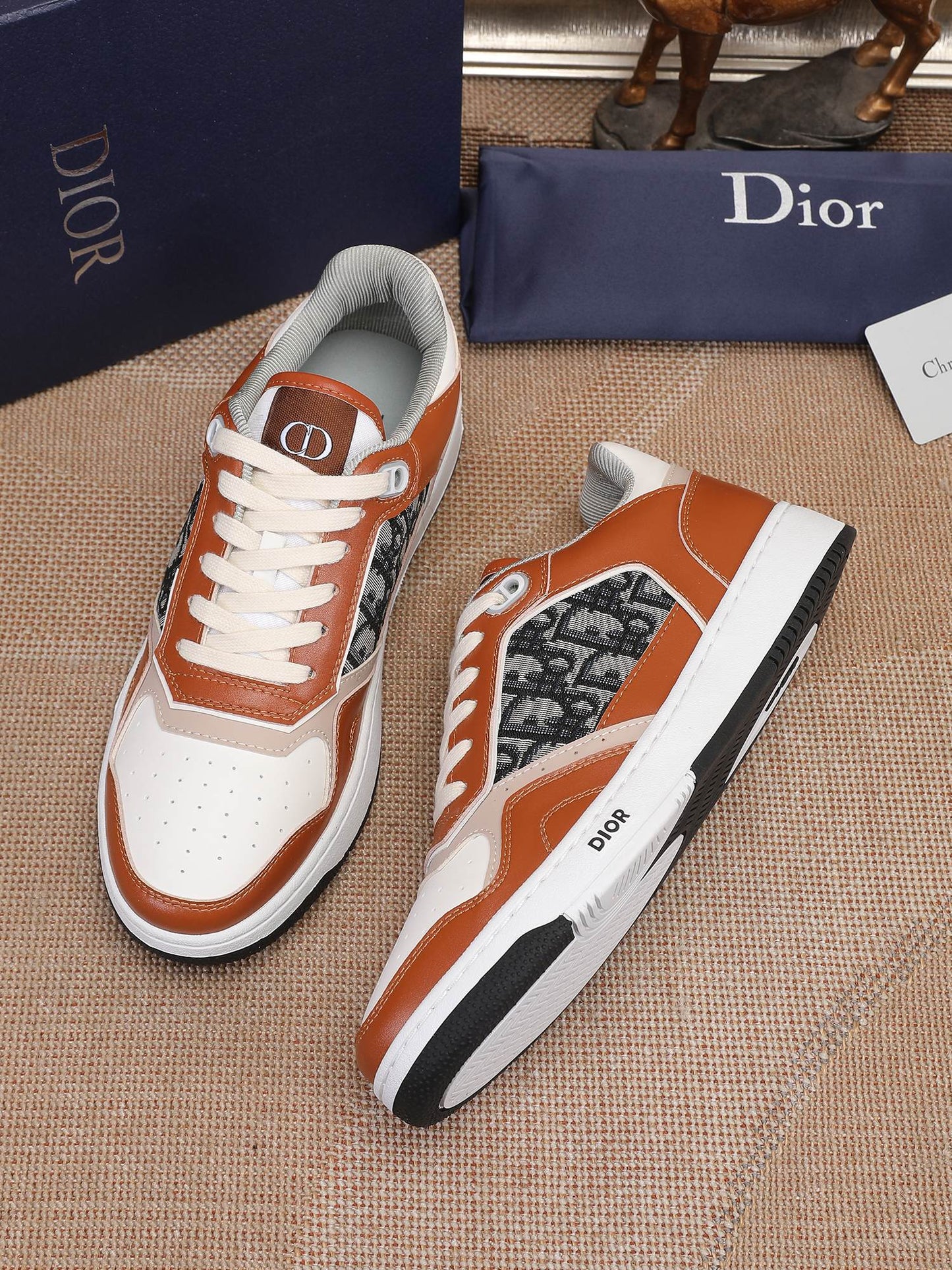 CD B27 Low Top Oblique Sneaker 1825052703