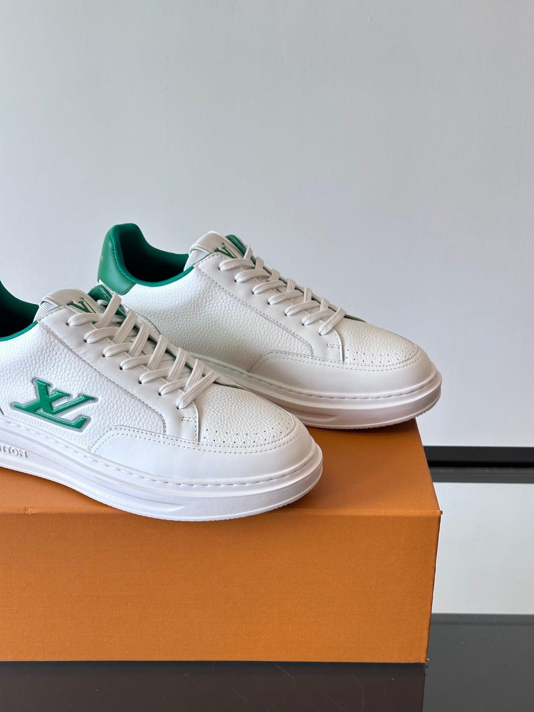 LV  Beverly Hills Sneaker 1825052108