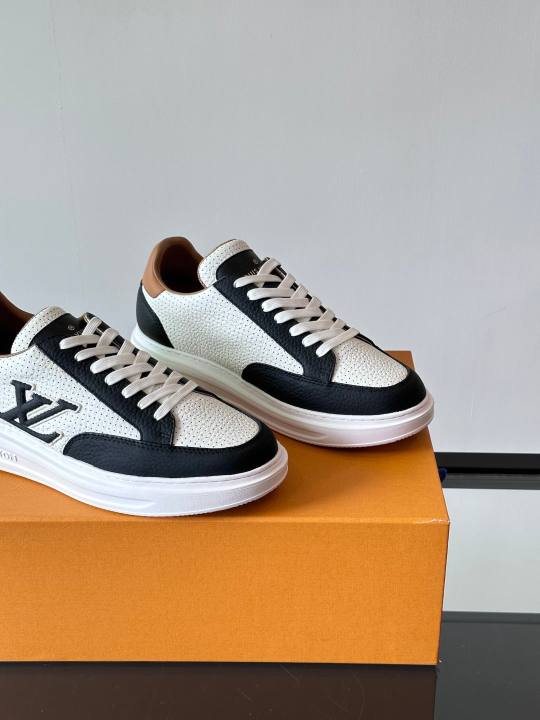 LV  Beverly Hills Breathable Sneaker 1825052107