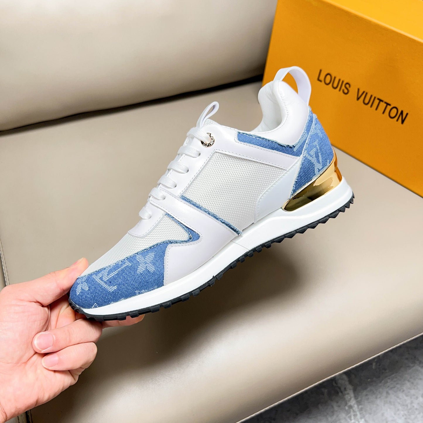 LV sneaker 1825052221