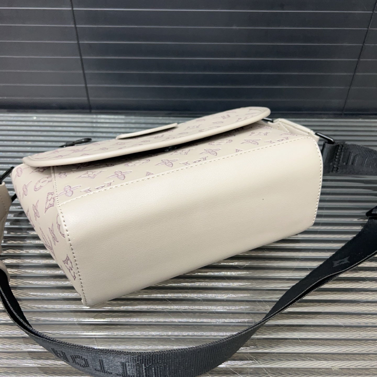 LV Flap shoulder bag 1825052315