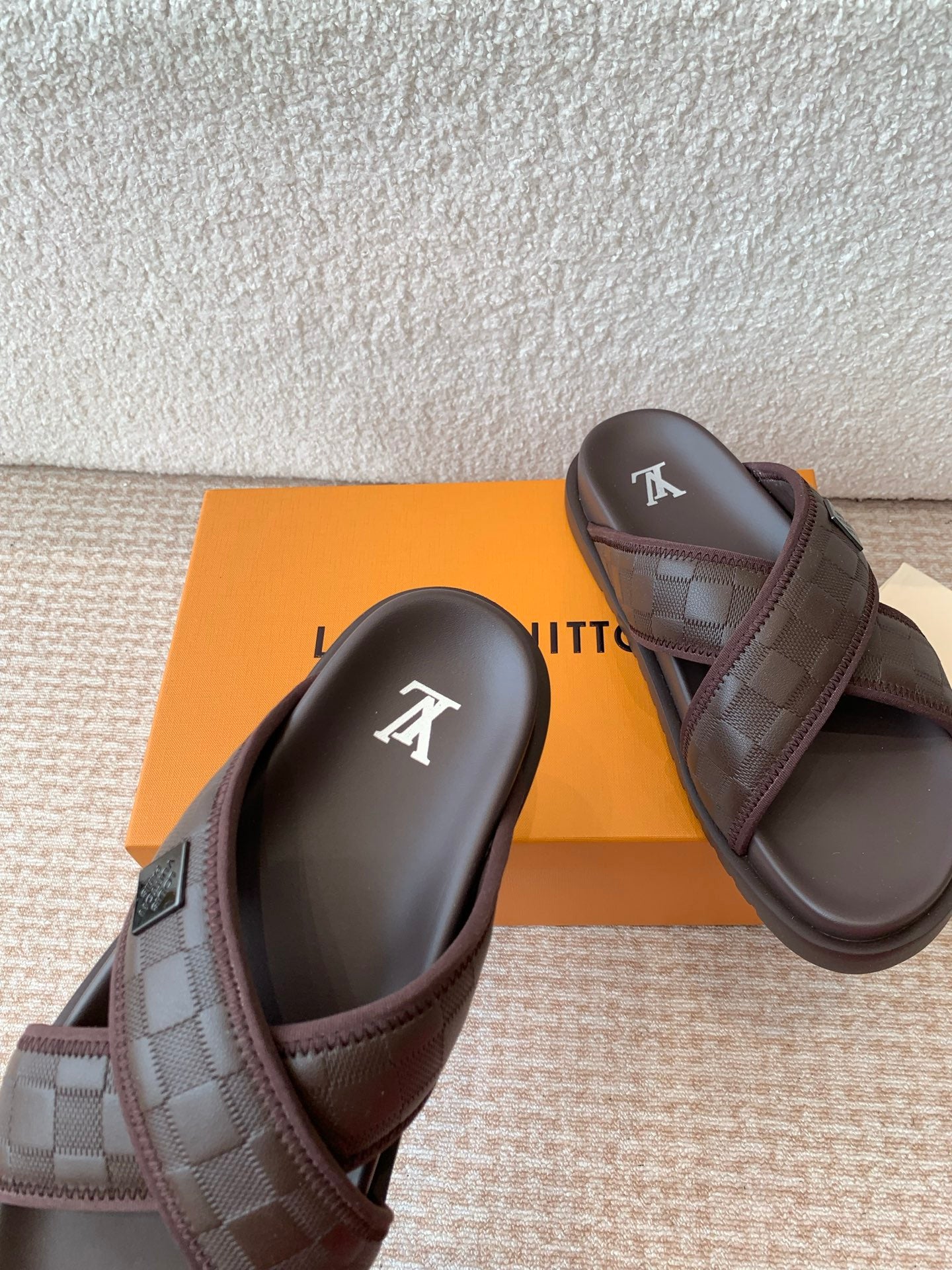 LV Beach slippers 1825052202