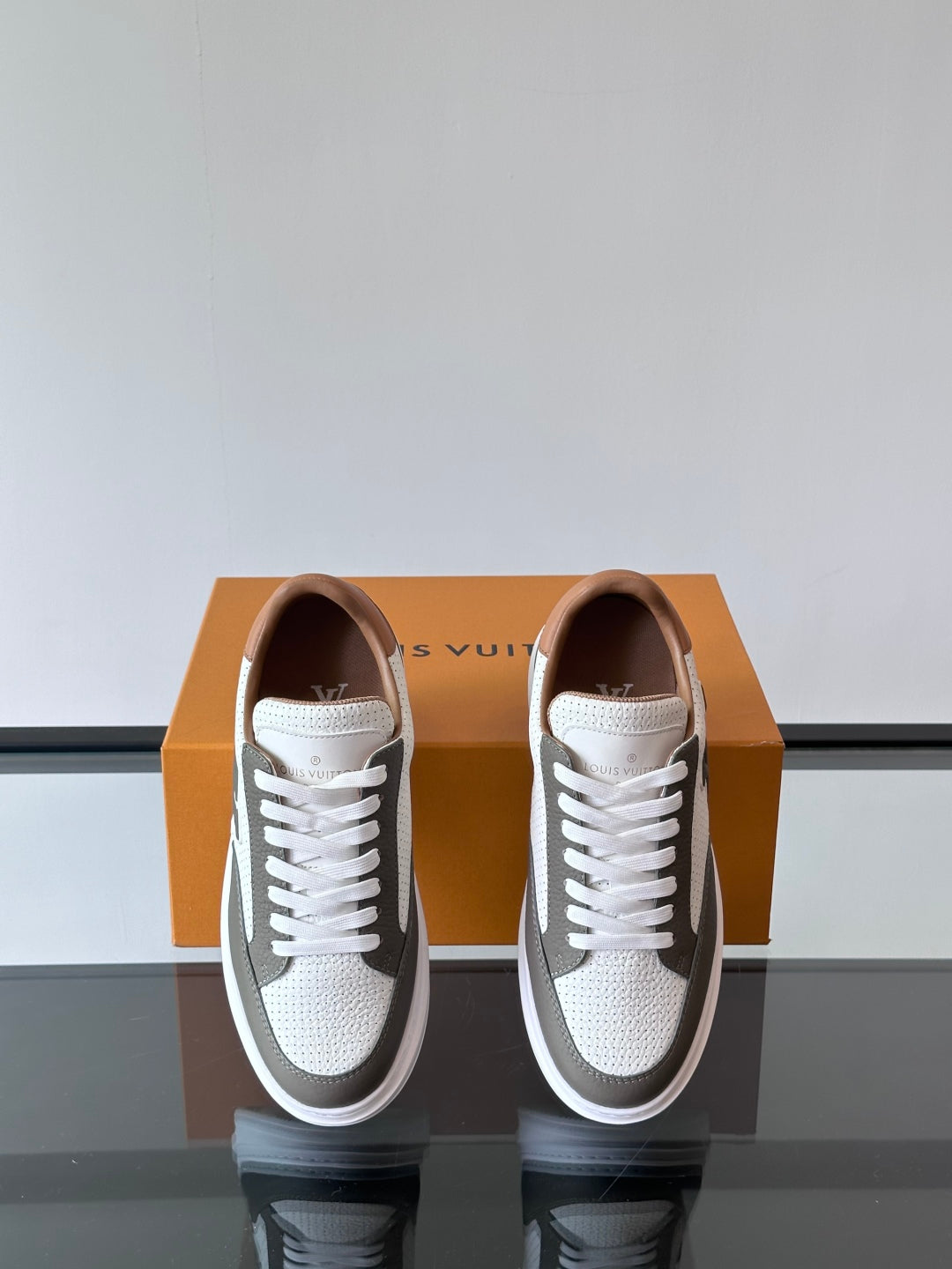LV  Beverly Hills Breathable Sneaker 1825052107